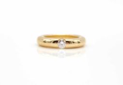 Ring by Cartier, 1993 ellipse, 750 gold, No. 5266 with a diamond approx. 0,25 ct in high quality.