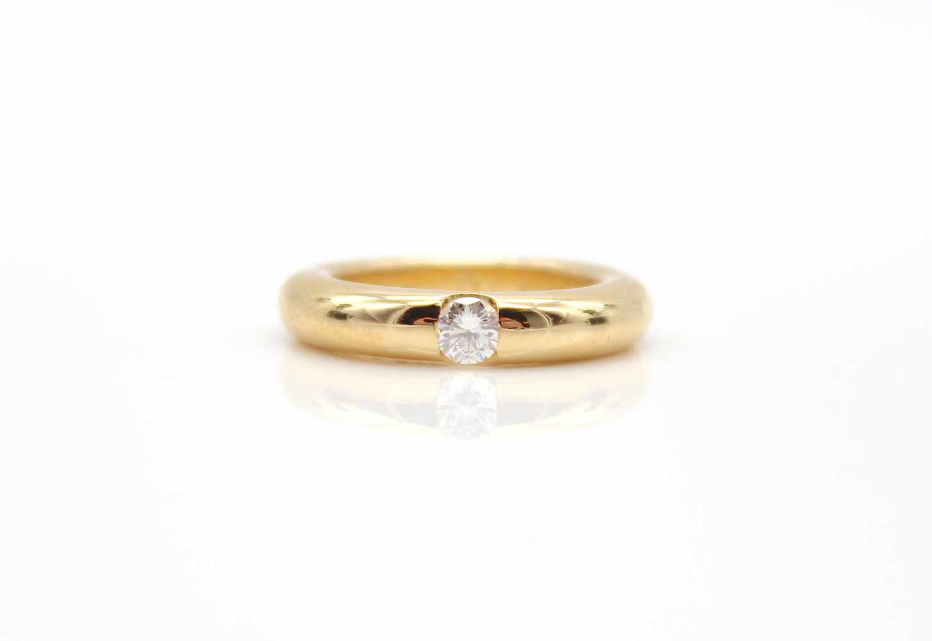 Ring by Cartier, 1993 ellipse, 750 gold, No. 5266 with a diamond approx. 0,25 ct in high quality.