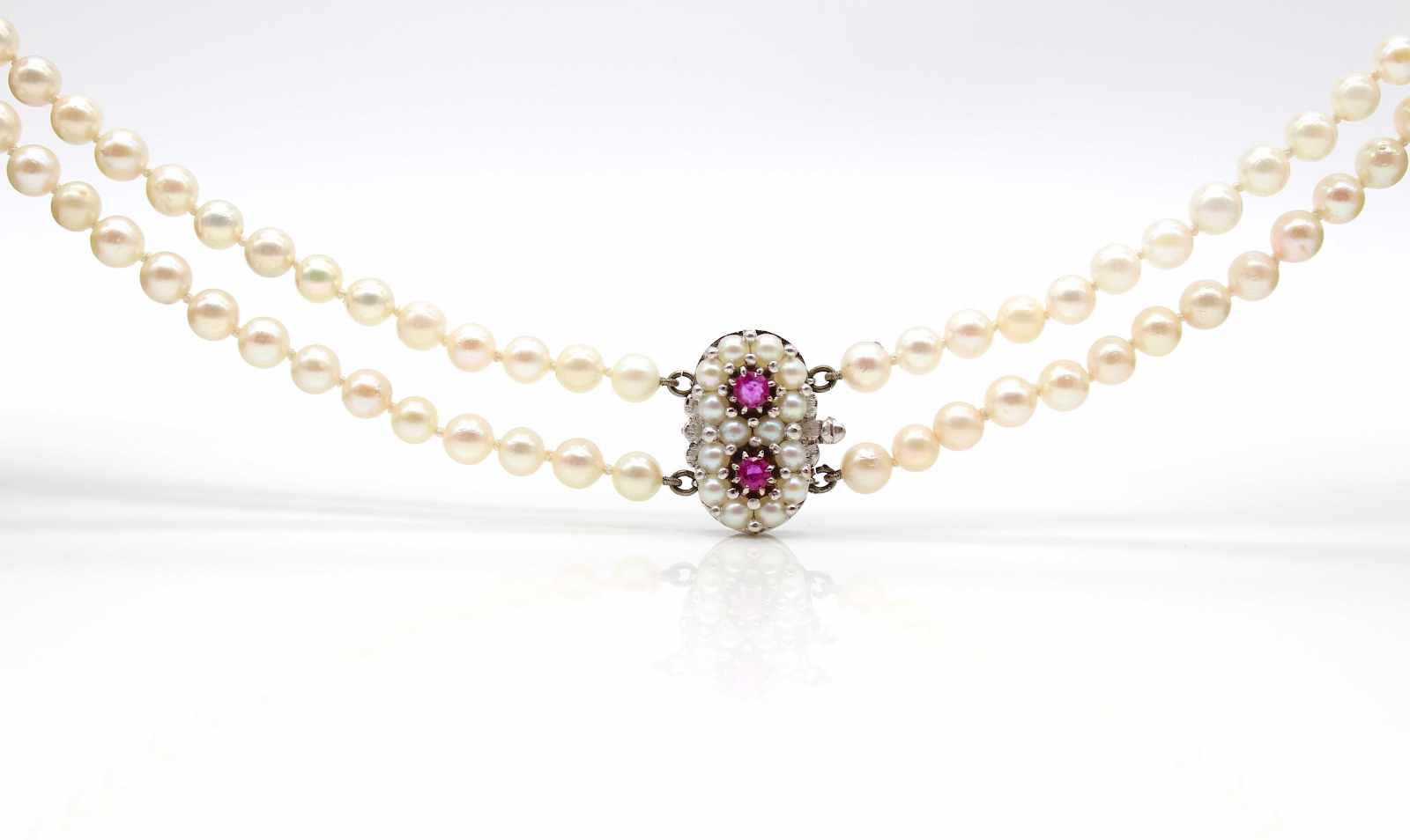 Cultured pearl necklace in two rows with a lock in 750 white gold with 2 rubies.weight 49,3 g, - Image 3 of 3