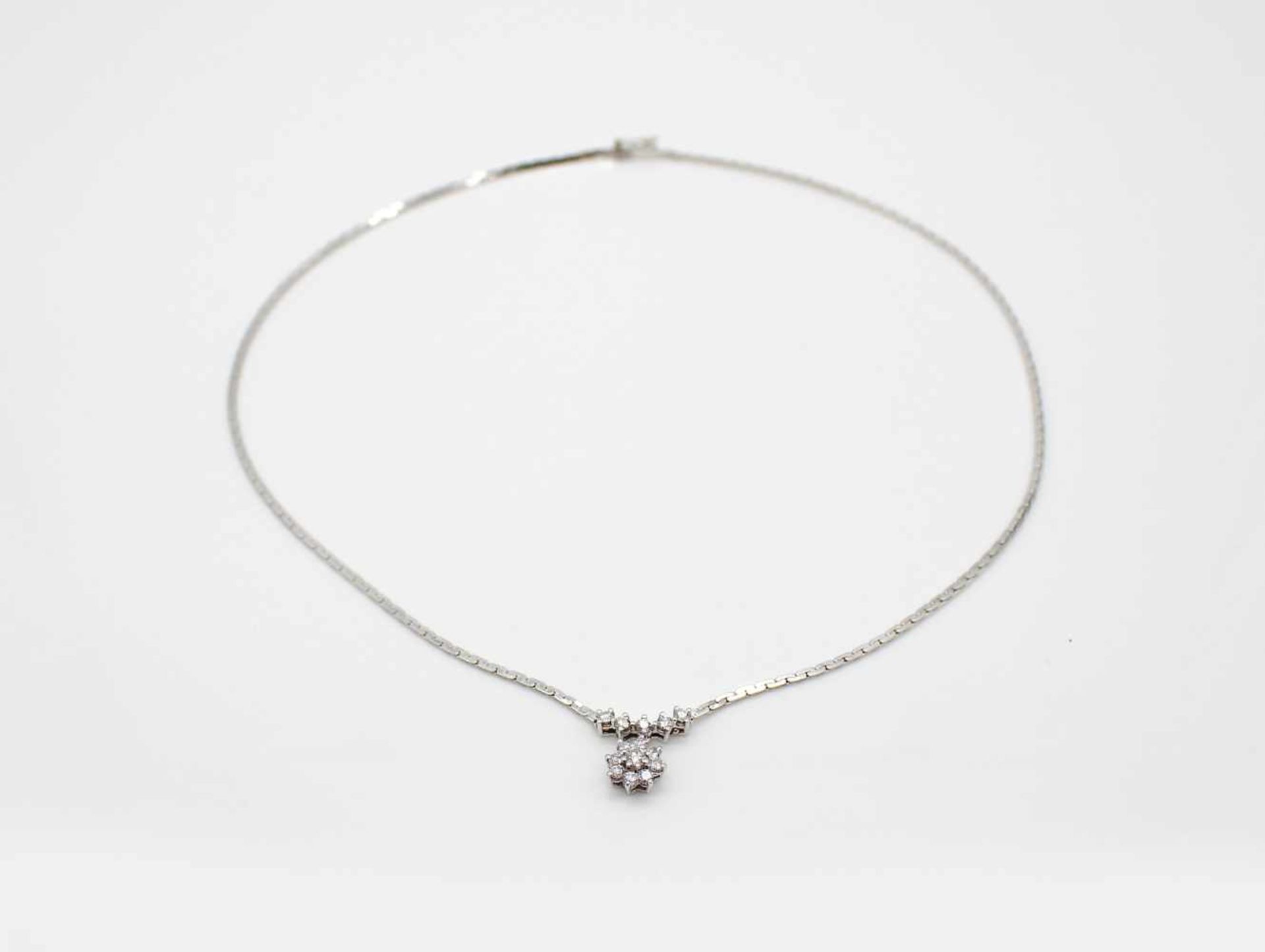 Necklace in 585 white gold with 14 brilliant-cut diamonds, total approx. 0.50 ct., high degree of - Bild 2 aus 3