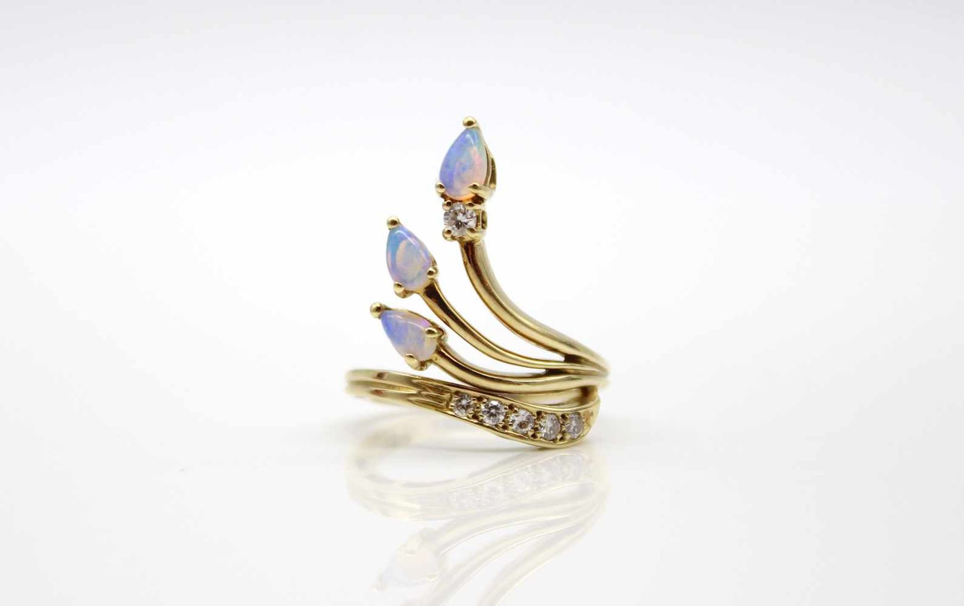 Ring made of 585 gold with 3 precious opals and 6 diamonds, total approx. 0.20 ct in high to - Bild 2 aus 3