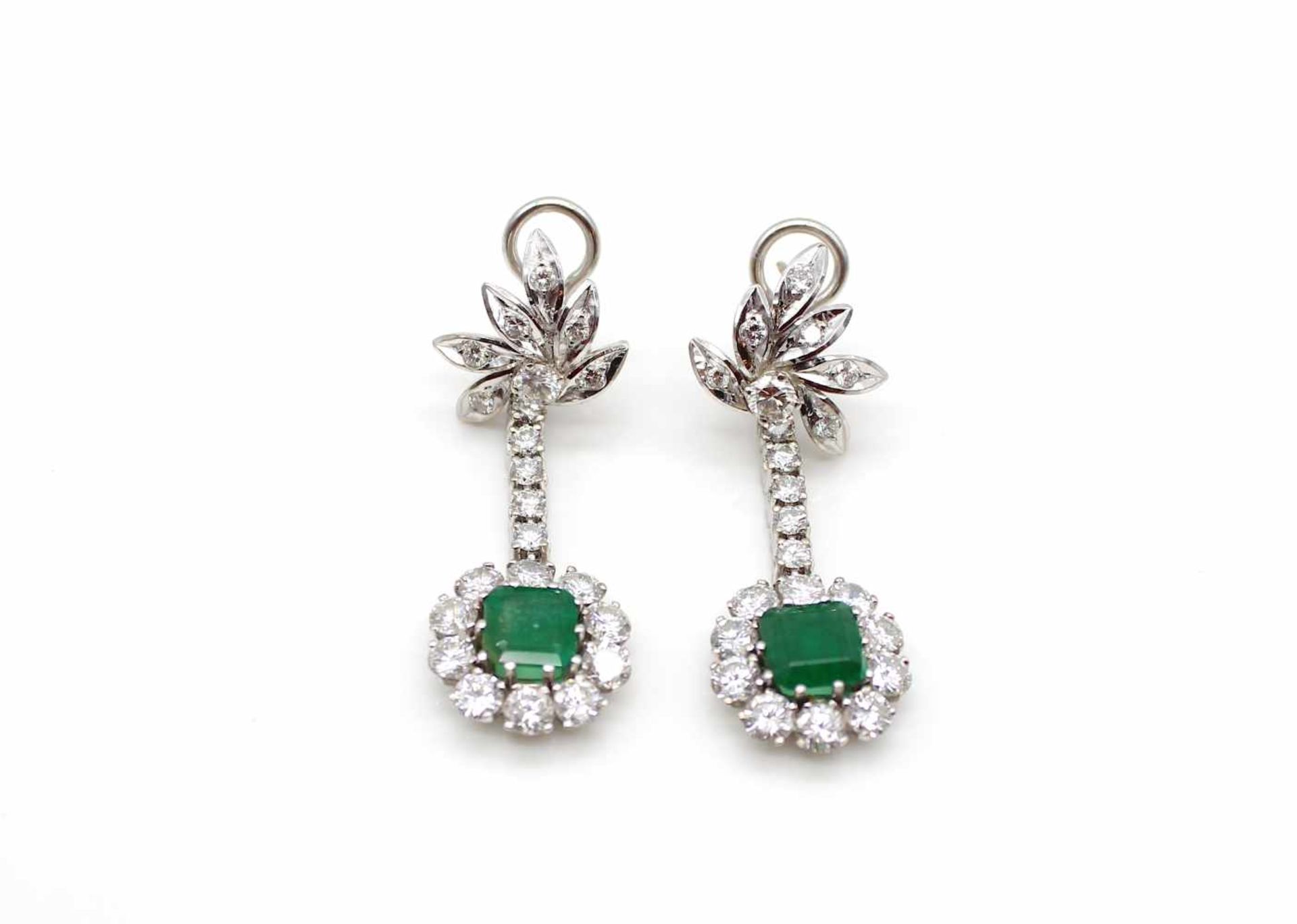 1 pair of earrings tested for platinum, plug made of 585 white gold with 1.0 ct and 1.1 ct emerald - Bild 4 aus 4