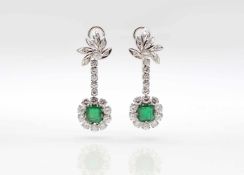1 pair of earrings tested for platinum, plug made of 585 white gold with 1.0 ct and 1.1 ct emerald