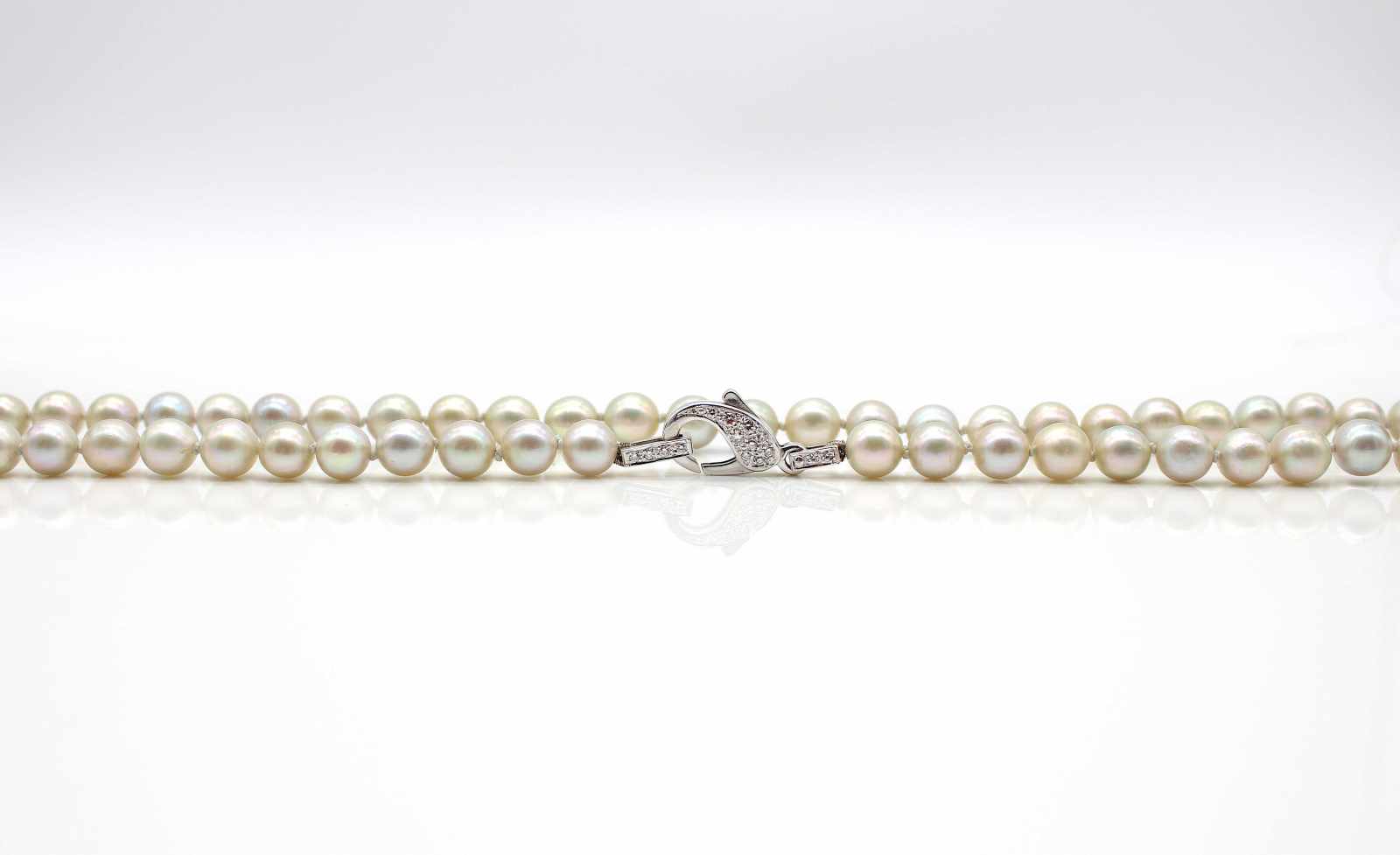 Akoya cultured pearl necklace, diameter 7.0 to 7.4 mm, lock tested on 585 gold with 30 diamonds, - Image 2 of 3