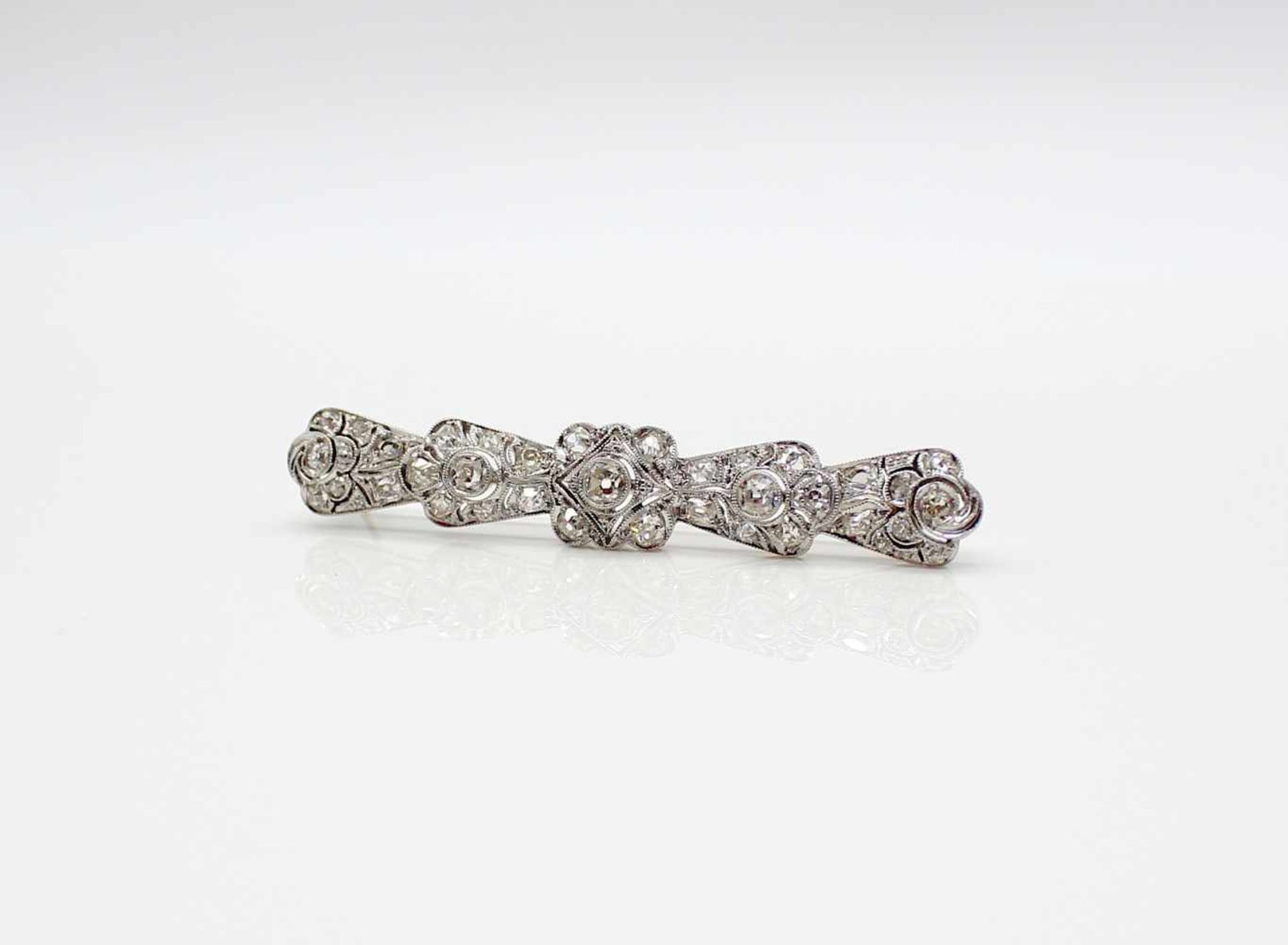 Antique brooch tested on platinum with 37 diamonds in Old-Mine-Cut and Fantasy-Cut, total approx. - Bild 3 aus 3