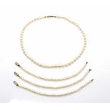 Akoya cultured pearl necklace with a lock made of 585 gold, length 47 cm, 3 bracelets, locks made of