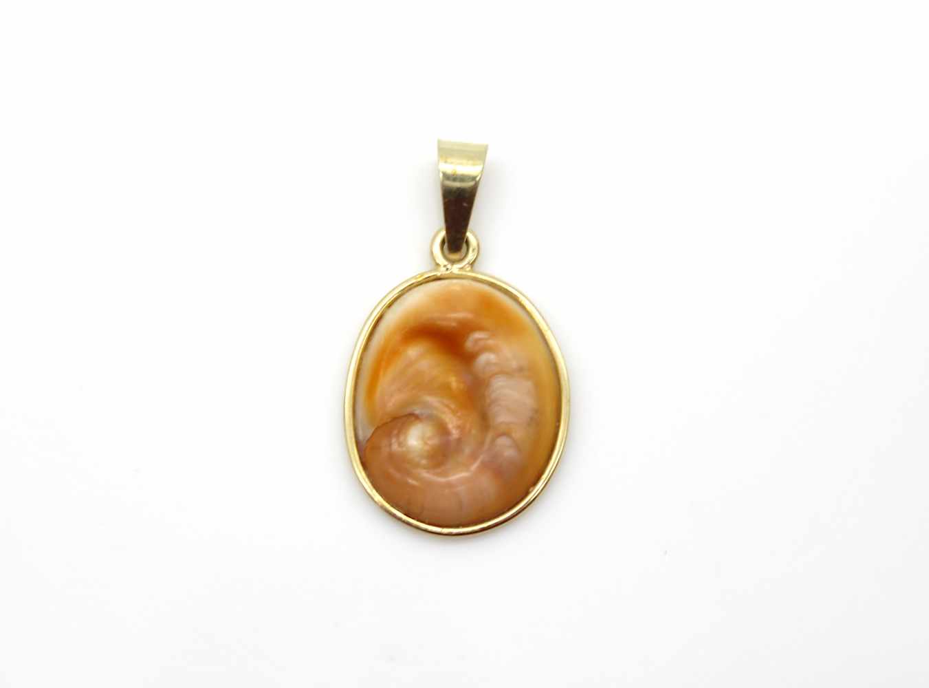 Pendant tested for 585 gold, the stone is probably part of a snail shell,Weight 2.3 g, dimensions