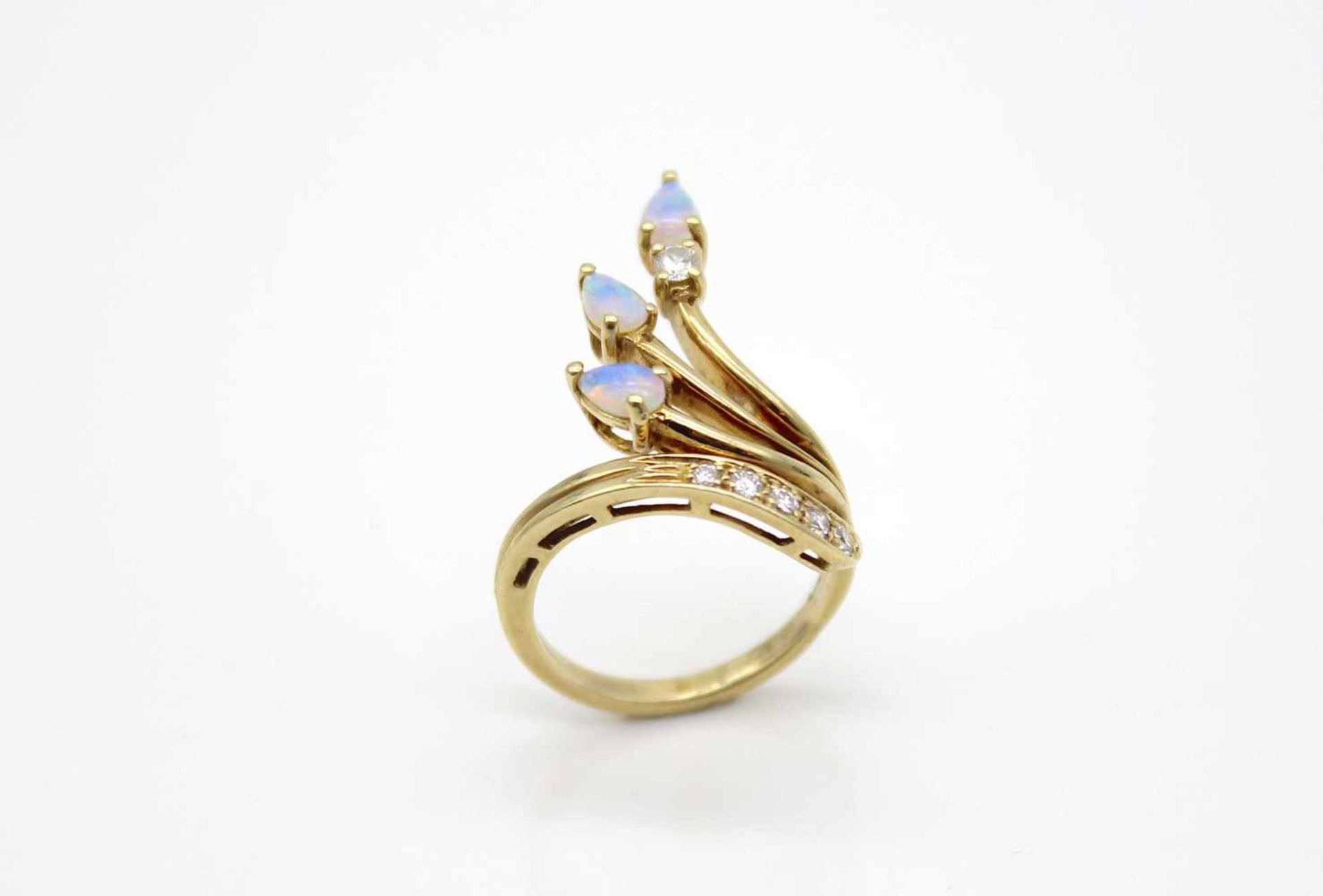 Ring made of 585 gold with 3 precious opals and 6 diamonds, total approx. 0.20 ct in high to - Bild 3 aus 3