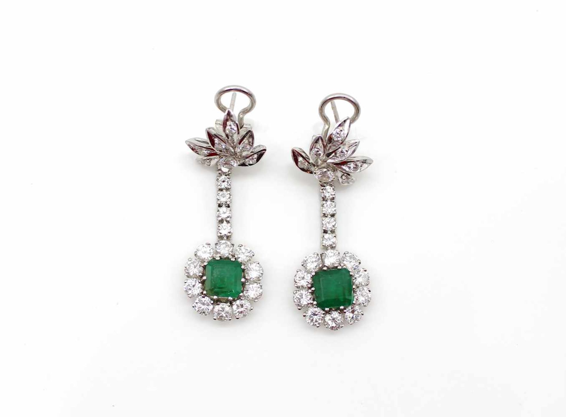 1 pair of earrings tested for platinum, plug made of 585 white gold with 1.0 ct and 1.1 ct emerald - Bild 2 aus 4