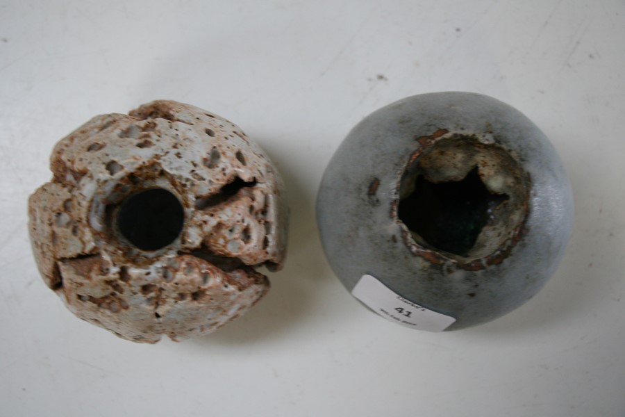 Alan Wallwork (b1931) - two Studio Pottery seed pod vases, incised 'AW' to the underside, the - Image 4 of 5