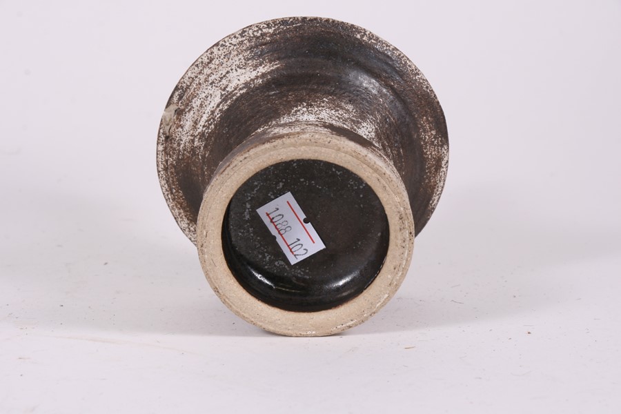 In the manner of Hans Coper Studio Pottery stoneware vase, 15cms (6ins) high.Condition Report Good - Image 2 of 3