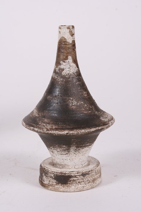 In the manner of Hans Coper Studio Pottery stoneware vase, 15cms (6ins) high.Condition Report Good - Image 3 of 3