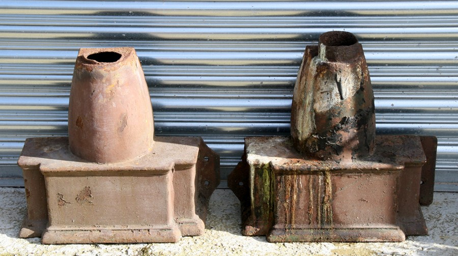 Two large cast iron rain hoppers and a piece of cast iron work. The hoppers are 48cms (18ins) wide - Image 3 of 3