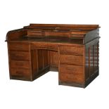 An early 20th century roll-top twin pedestal desk, 151cms (59.5ins) wide.