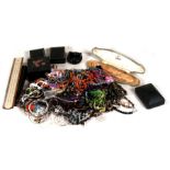 A quantity of costume jewellery.