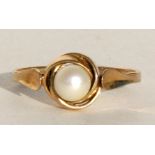 A 9ct gold ring set with a central cultured pearl, approx UK size 'M'.