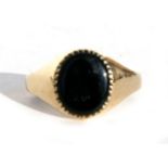 A 9ct gold onyx set signet ring, approx UK size 'W'.