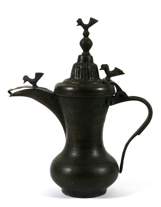 A Turkish / Islamic copper dallah coffee pot, 20cms (8ins) high.