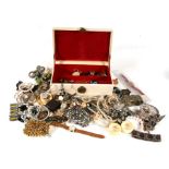 A quantity of costume jewellery.