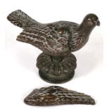 An 18th century bronze bird mounted on a plinth, 11cms (4.25ins) high (a/f).