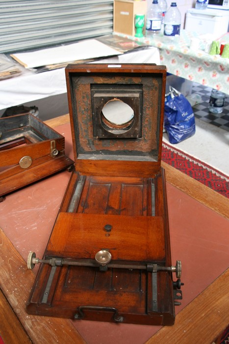 The mahogany body of a large wet plate studio portrait camera.Condition Report Inside diameter of - Image 5 of 14