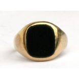 A yellow metal (test as 9ct) gentleman's signet ring. Approx UK six O