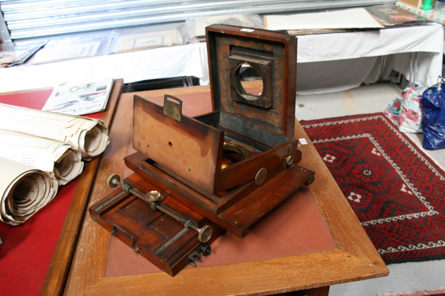 The mahogany body of a large wet plate studio portrait camera.Condition Report Inside diameter of - Image 3 of 14