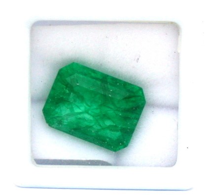 A natural emerald loose gemstone with GGL certificate report stating the emerald to be 9.85cts, - Image 2 of 3
