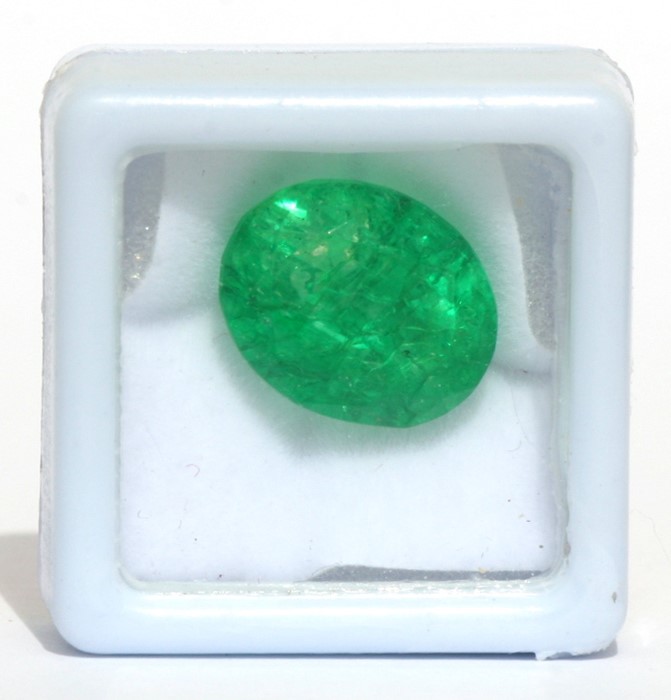 A natural emerald loose gemstone with GGL certificate report stating the emerald to be 11.70cts, - Image 2 of 3
