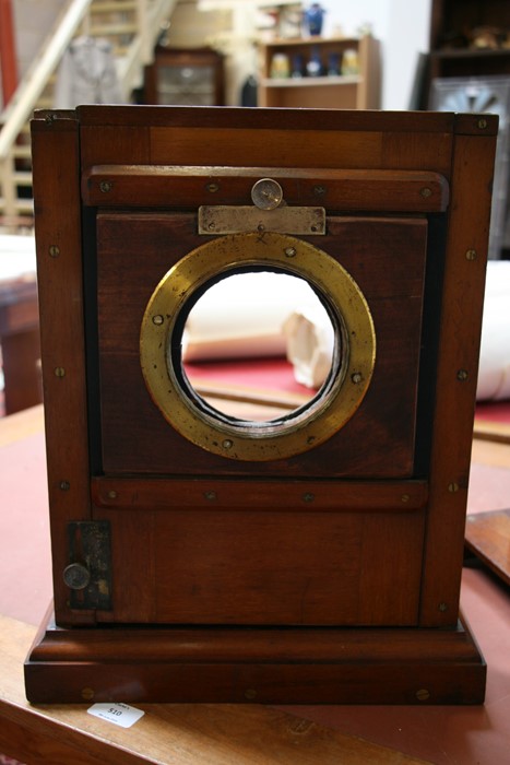 The mahogany body of a large wet plate studio portrait camera.Condition Report Inside diameter of - Image 11 of 14