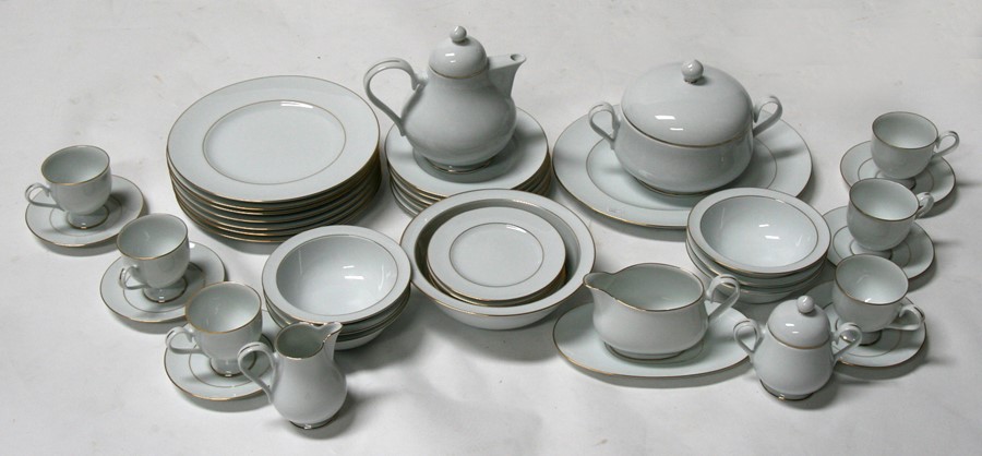 A Noritake 'Goldlane N489' pattern dinner and tea service.