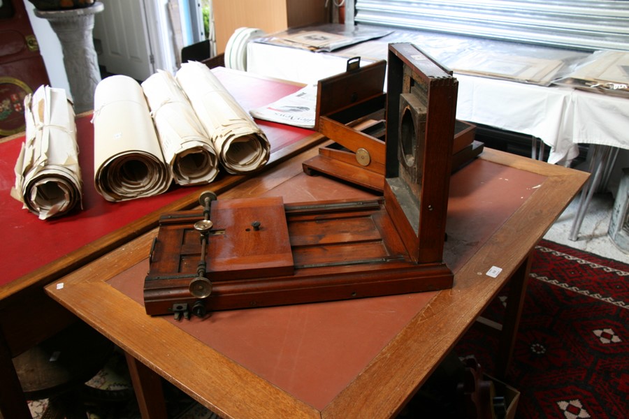 The mahogany body of a large wet plate studio portrait camera.Condition Report Inside diameter of - Image 2 of 14