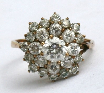 A 9ct gold cluster ring. Approx UK size N