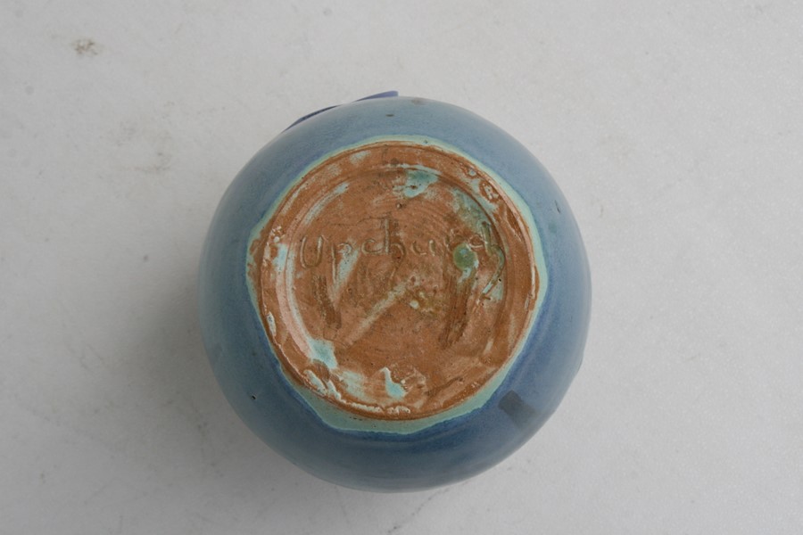 An Upchurch Studio Pottery vase, 11cms (4.25ins) high.Condition Report Very good condition. - Image 3 of 6