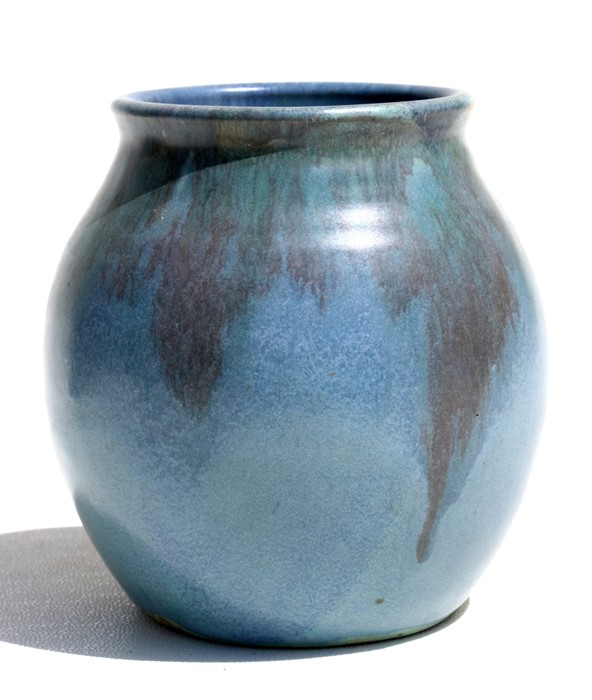 An Upchurch Studio Pottery vase, 11cms (4.25ins) high.Condition Report Very good condition.