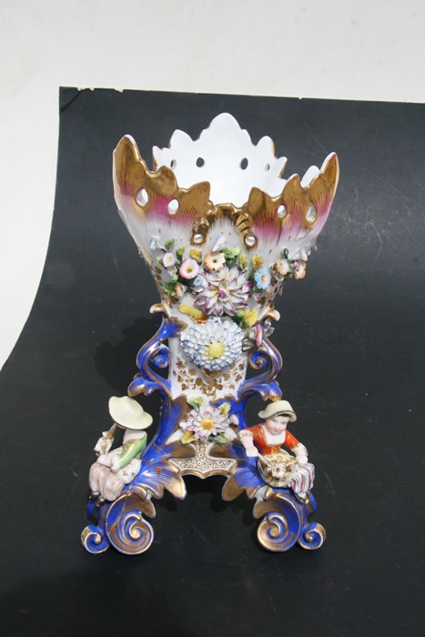 A Jacob Petit continental porcelain centrepiece, with applied floral decoration and figures to the - Image 5 of 9