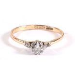 An 18ct gold & diamond ring, the central diamond with four further diamonds to the shoulders, approx