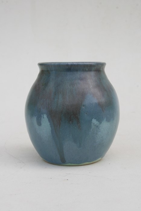 An Upchurch Studio Pottery vase, 11cms (4.25ins) high.Condition Report Very good condition. - Image 4 of 6