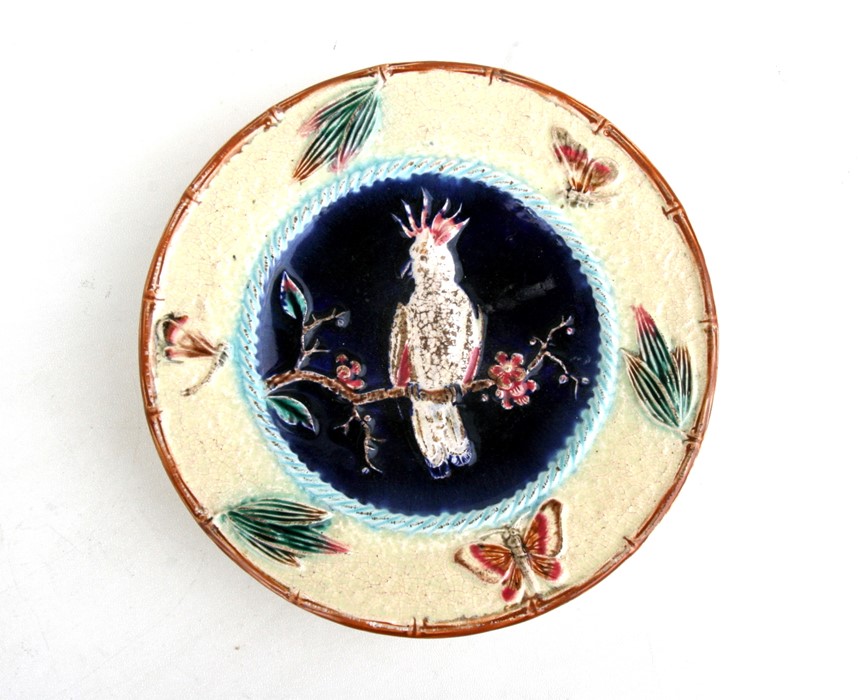 A 19th century majolica comport with central cockatoo decoration, 23cms (9ins) diameter.