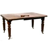 A late 19th century walnut extending dining table on turned legs. 146cm (57.5 ins) extended