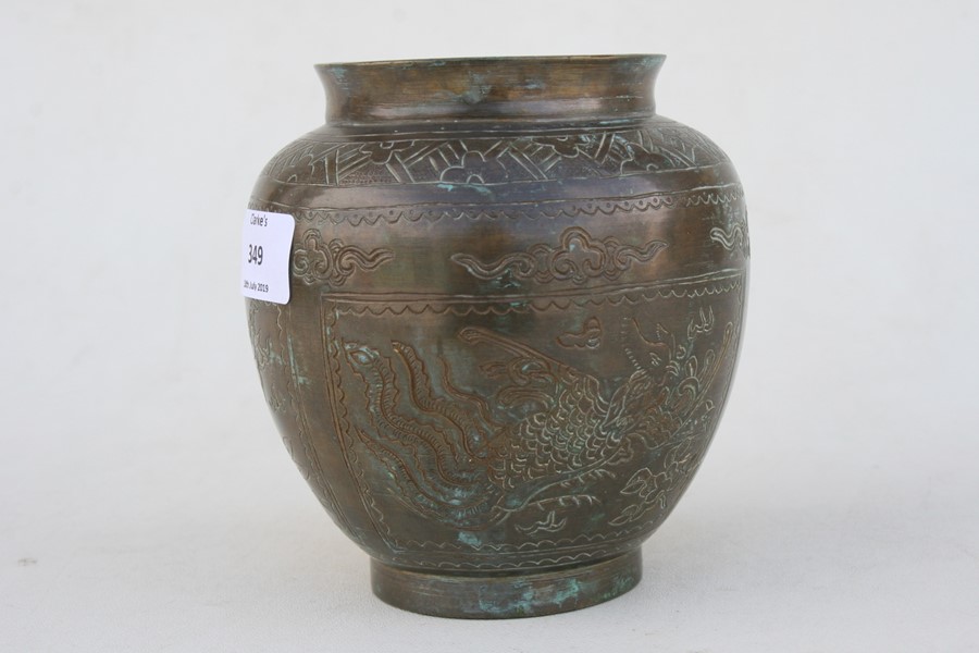 A Chinese bronze vase engraved with phoenix and flowers, seven character mark to underside, 13cms ( - Image 4 of 11