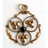 An Edwardian 9ct gold pendant set with a single garnet. 3.5cm (1.5 ins) high