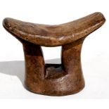 African / Tribal Art. An African carved wooden neck rest, 15cms (6ins) high.