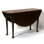 An early 19th century mahogany oval drop leaf table on turned legs with pad feet, 120cms (47ins)
