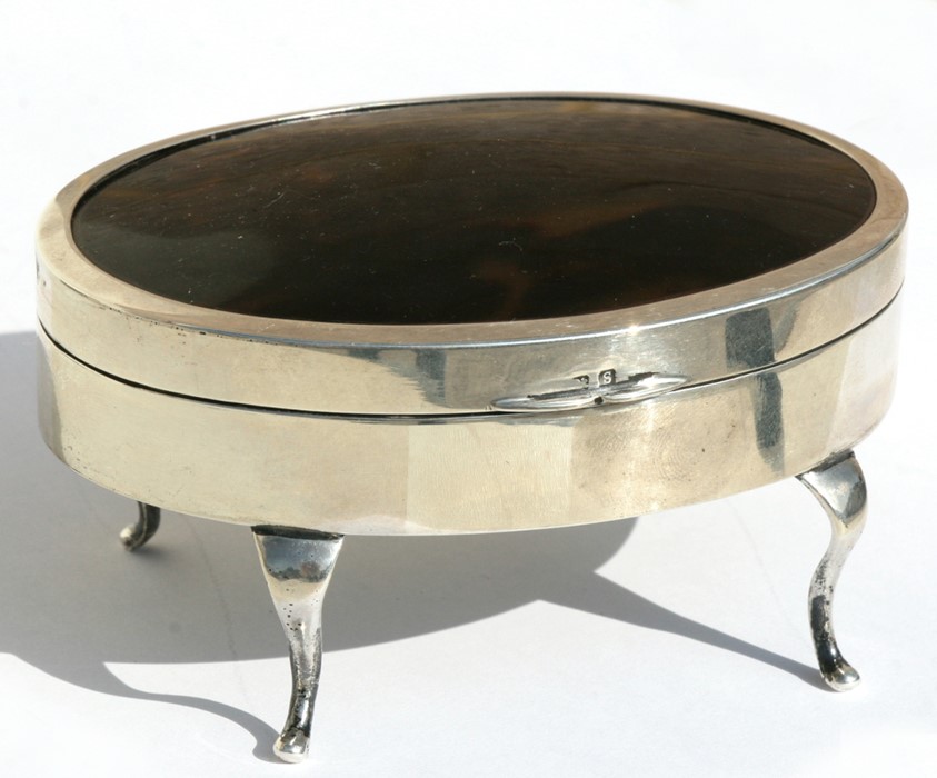 A silver & tortoiseshell oval trinket box, Birmingham 1917, 11cms (4.25ins) wide.
