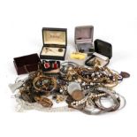 A quantity of costume jewellery.