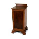 An Edwardian walnut pot cupboard . 42cm ( 16.5 ins) wide