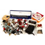 A quantity of costume jewellery.