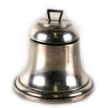 A George V novelty silver inkwell in the form of a bell, Birmingham 1917. 8cm 3.1ins high.
