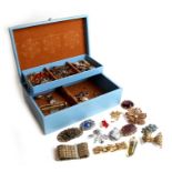 A quantity of costume jewellery in a blue jewellery box.